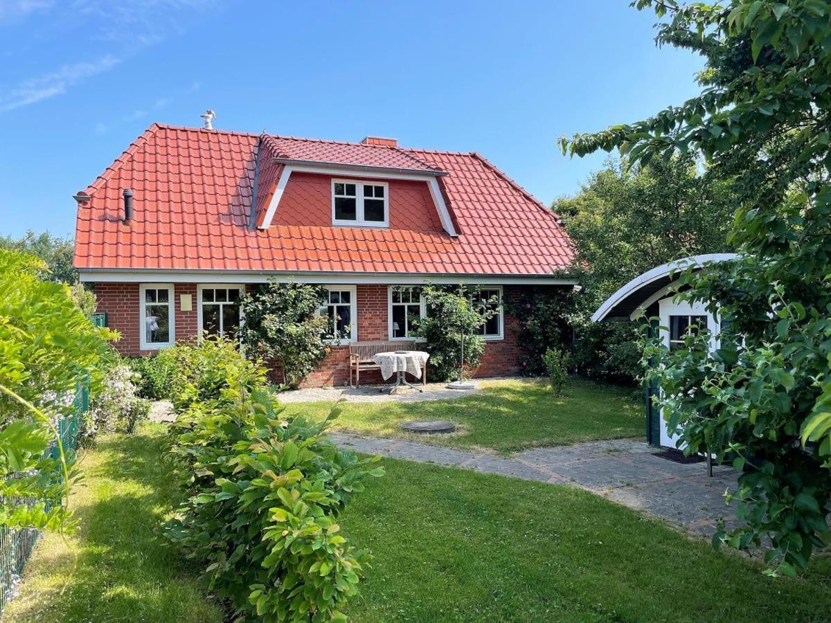 Holiday home Haus Benninghusumer Deichweg, Eingezaeunt, Hunde Willkommen, Kamin, Ruhig Gelegen, Wlan