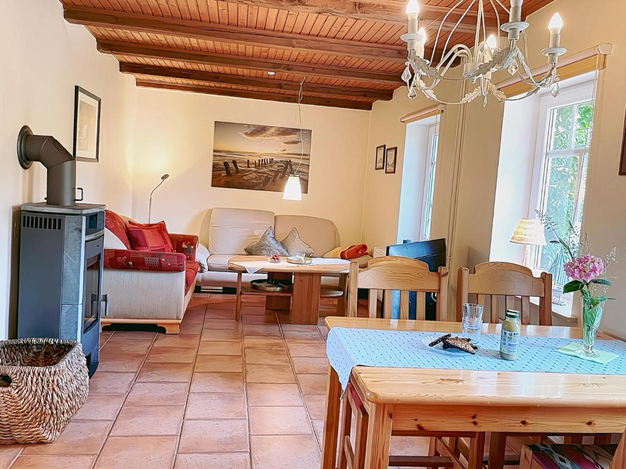 Holiday home Haus Benninghusumer Deichweg, Eingezaeunt, Hunde Willkommen, Kamin, Ruhig Gelegen, Wlan *